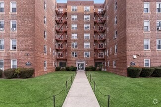 Building Photo - 30-11 Parsons Blvd