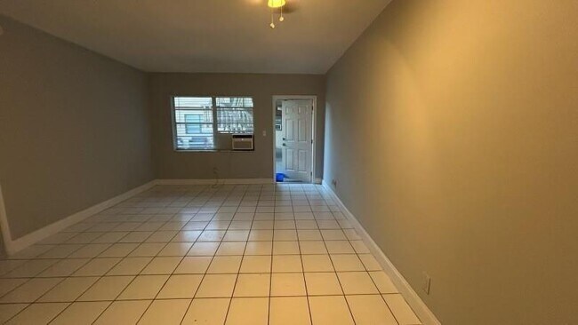 Foto del edificio - 2625 Middle River Dr