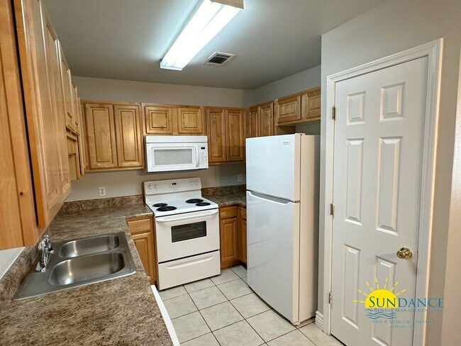 Foto del edificio - Freshly Painted 3 Bedroom Home in Pensacola!