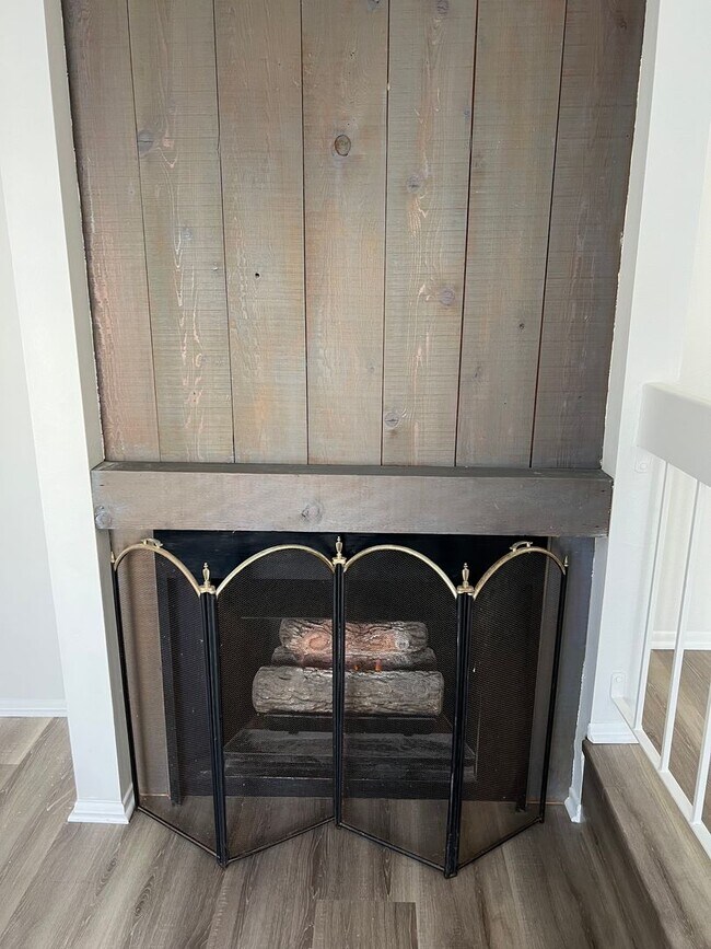 Foto del edificio - Upstairs Studio Condo in Huntington Harbor...