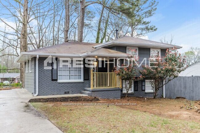 Building Photo - 517 Village Lane