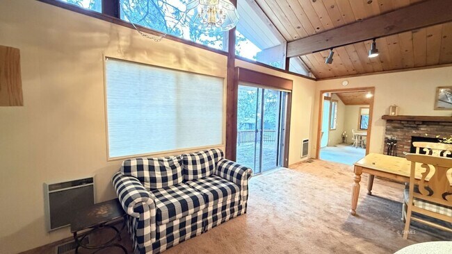 Foto del edificio - 26823 Crestview Dr