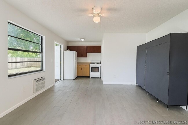 Building Photo - 3539 Melaleuca Ln