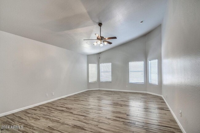 Foto del edificio - 8632 S 10th Ln