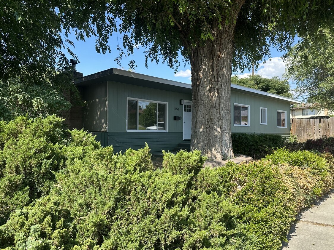 1052 S Garden Dr, Moses Lake, WA 98837 House Rental in Moses Lake, WA