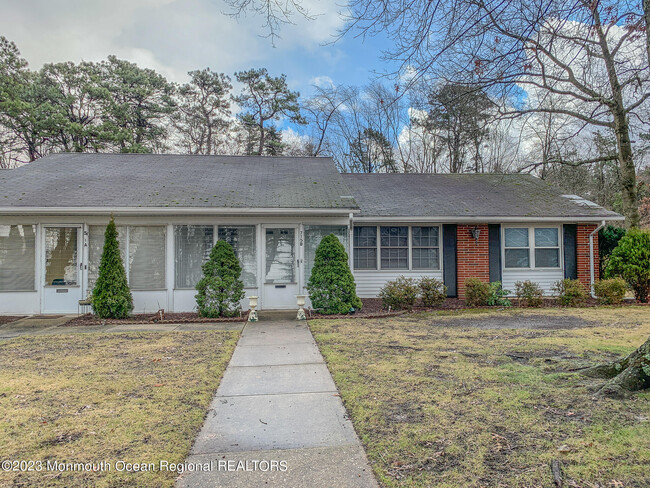 Building Photo - 715B Buckingham Dr