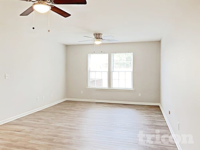 Building Photo - 225 Eagle Pointe Dr