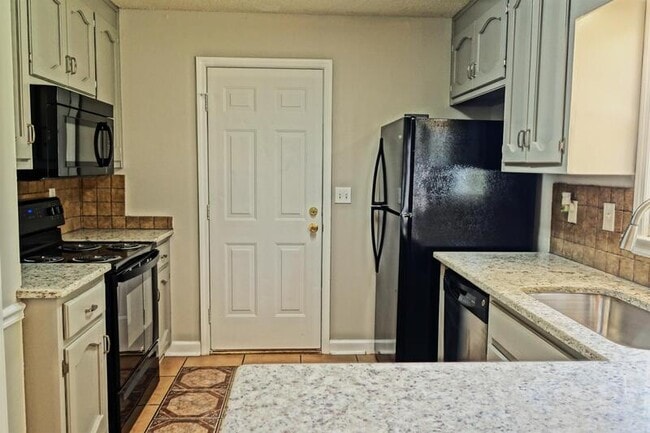 Building Photo - 242 Saddle Rock Ct