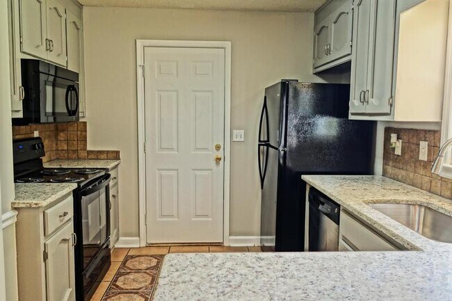 Foto del edificio - 242 Saddle Rock Ct