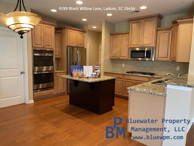 Foto del edificio - 4-bedroom, 2.5-bathroom For Rent