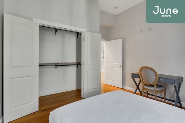 Foto del edificio - ROOM ONLY in 5-bed/2.5-bath Home