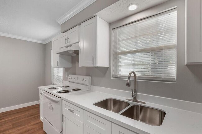 Foto del edificio - 1330 Leaman Ave