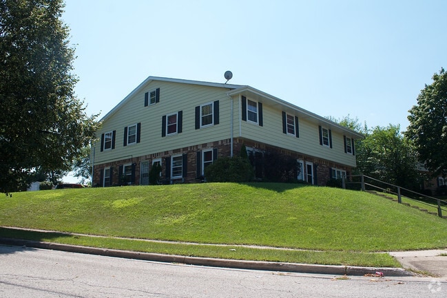 Building Photo - 1947 Dixie Dr