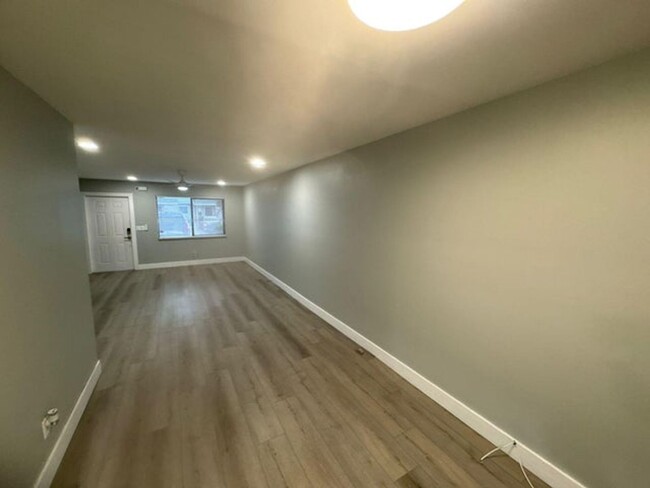 Foto del edificio - 5205 Bayside Dr