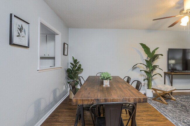 Foto del edificio - 8325 Lowell Ave