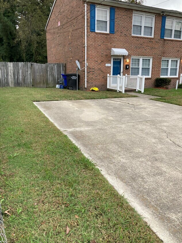 2219 Elm Ave, Portsmouth, VA 23704 Townhome Rentals in Portsmouth VA