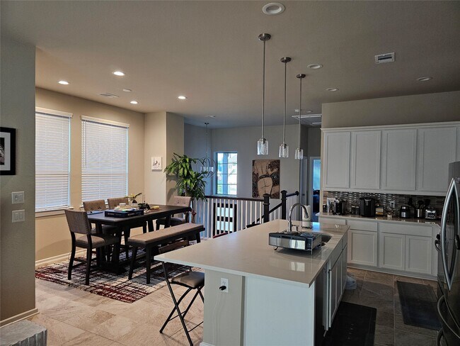 Foto del edificio - 9443 Starlight Oak Dr