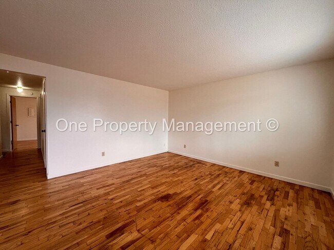 Building Photo - 121 SE 98th Ave