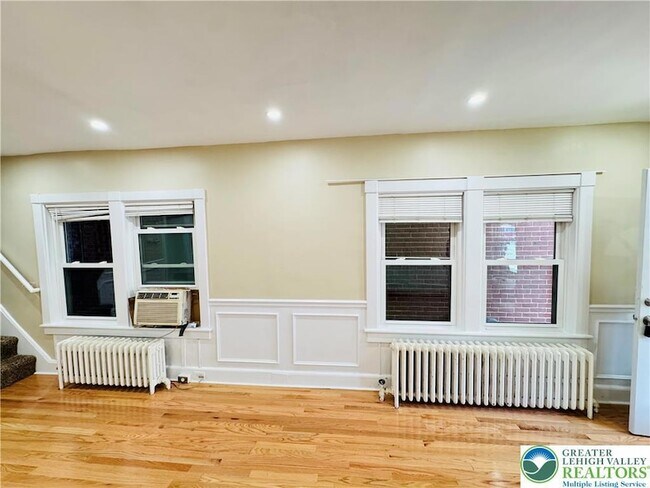 Foto del edificio - 2429 Forest St
