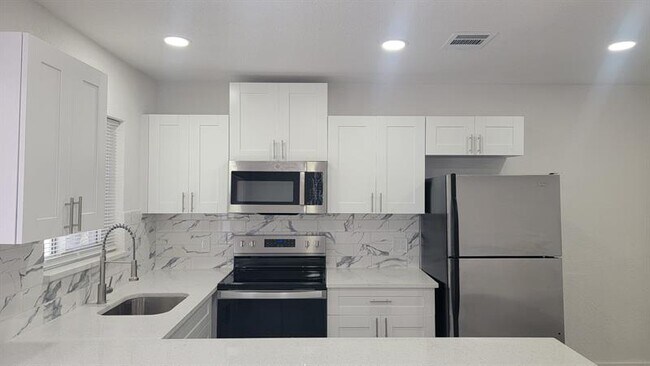 Foto del edificio - 618 SW 14th Terrace