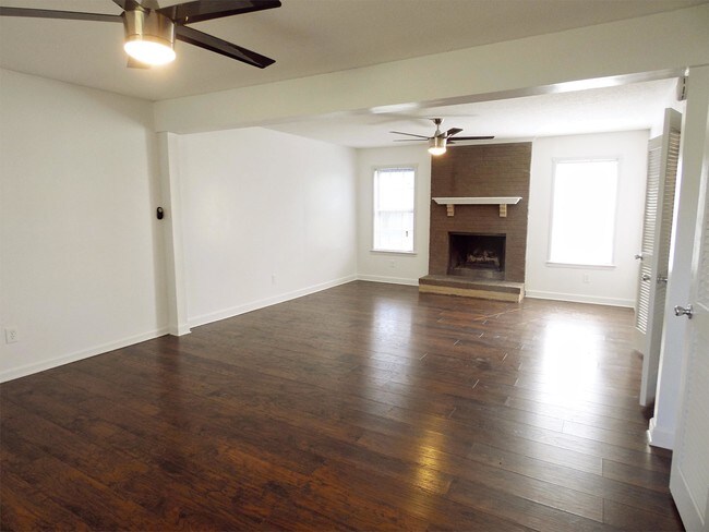 Building Photo - 6900 Belle Meade Rd