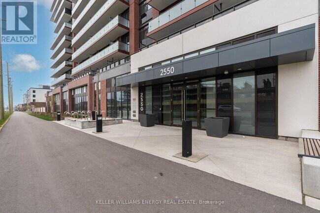 Building Photo - 2550 Simcoe St N