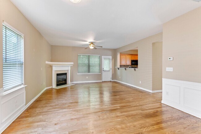 Foto del edificio - 4BR in sought after Centennial Lakes