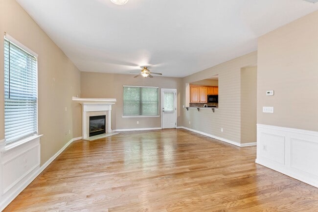 Photo - 4BR in sought after Centennial Lakes House