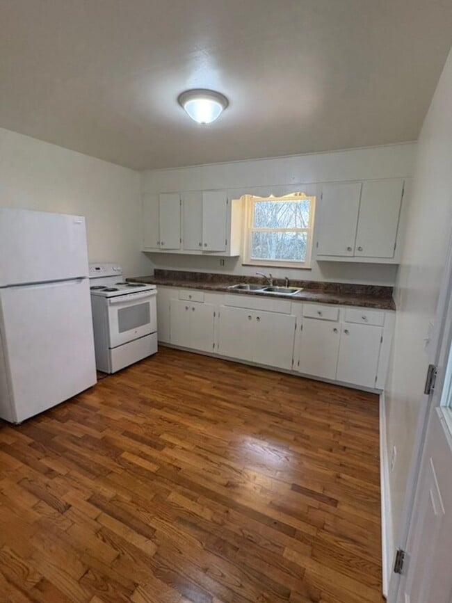 Foto del edificio - 703 White Rd