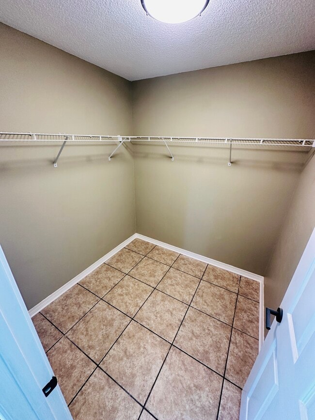 Building Photo - 622 Woodsman Dr