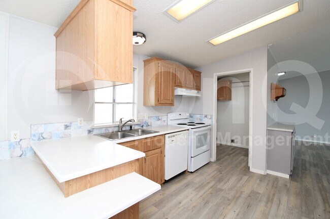 Building Photo - 9721 E Empress Ave