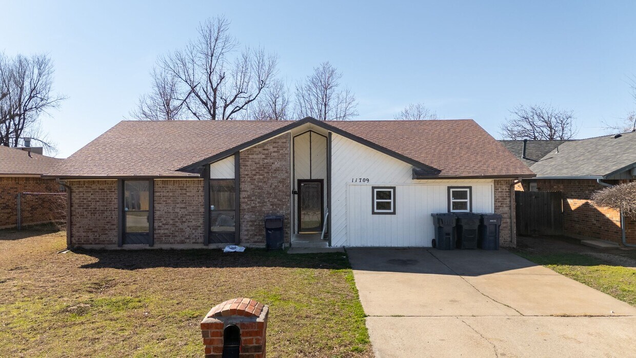 Primary Photo - Cute 4 bedroom House
