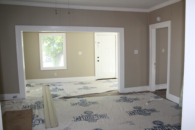 Building Photo - 515 7th Ave