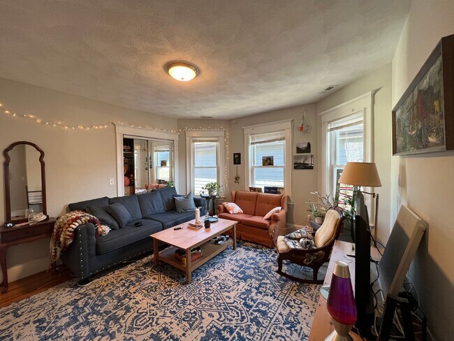 Foto del edificio - 305 Highland Ave