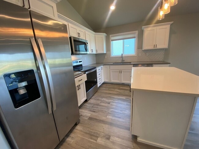 Building Photo - 3 bdrm/2 bath SOUTH FARGO HOME - For Rent!