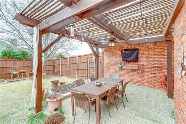 Building Photo - 2237 Grinelle Dr