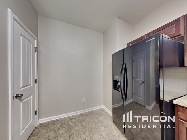 Foto del edificio - 102 Hill Crest Cir