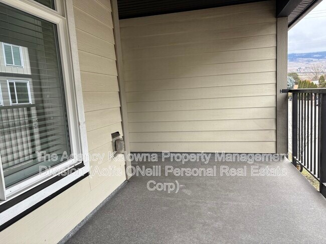 Photo du bâtiment - 1308 Rutland Rd N