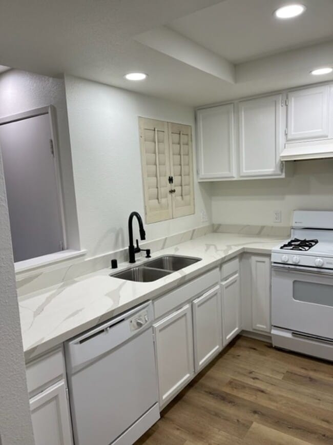 Foto del edificio - 85 Stenner St