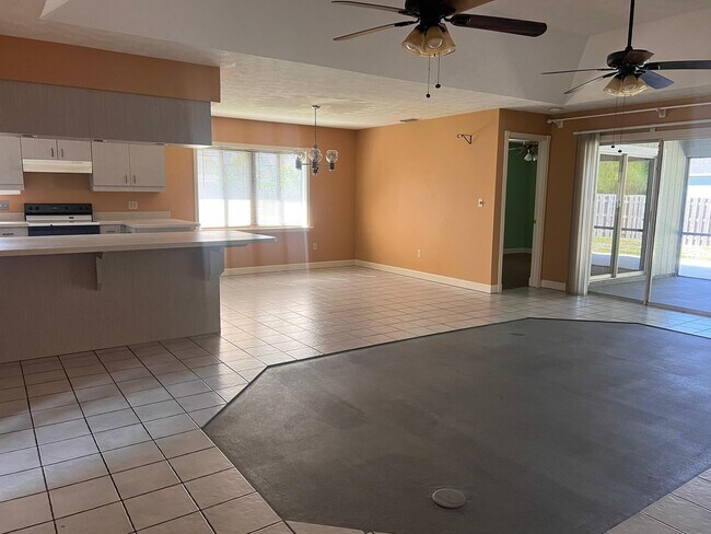 Foto del edificio - 1045 SW Bay State Rd