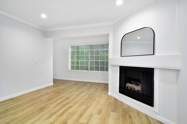 Building Photo - 5515 Canoga Ave