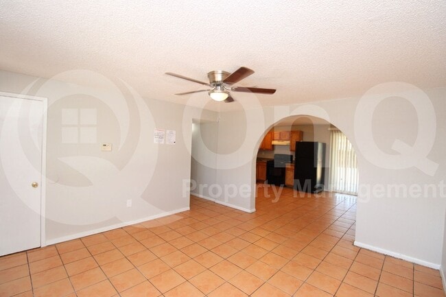 Building Photo - 8128 W Earll Dr