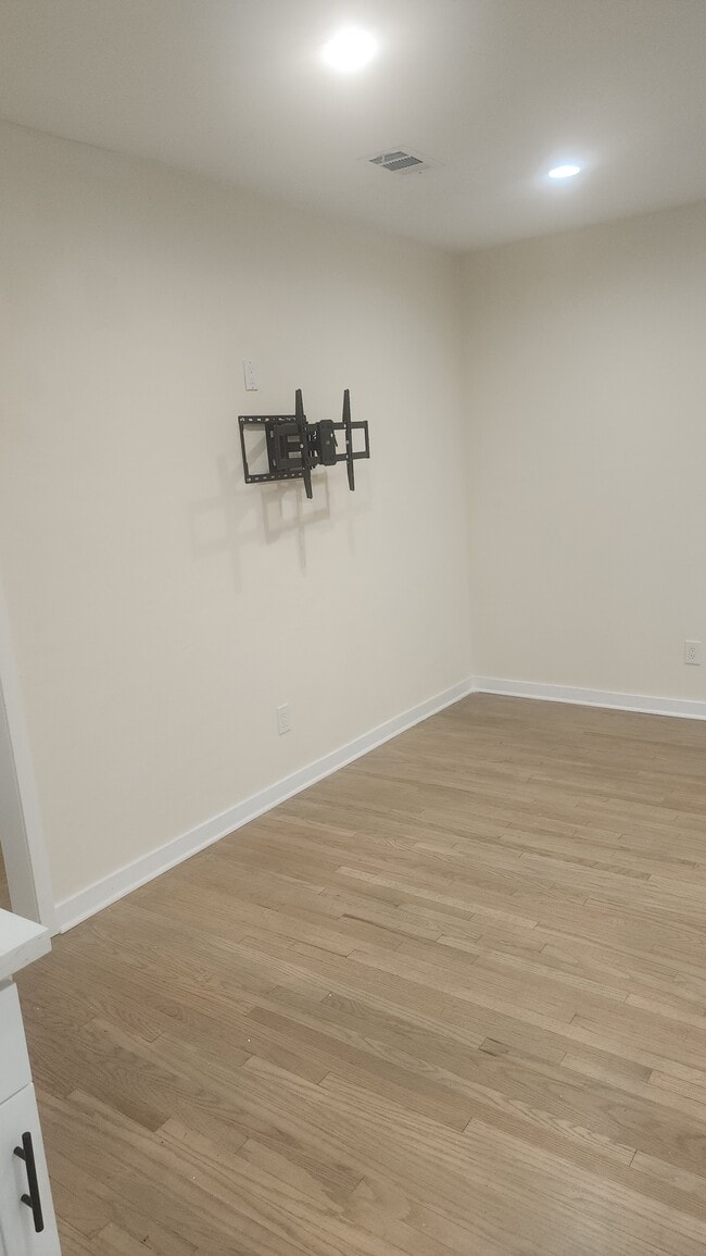 Building Photo - 6069 Comey Ave