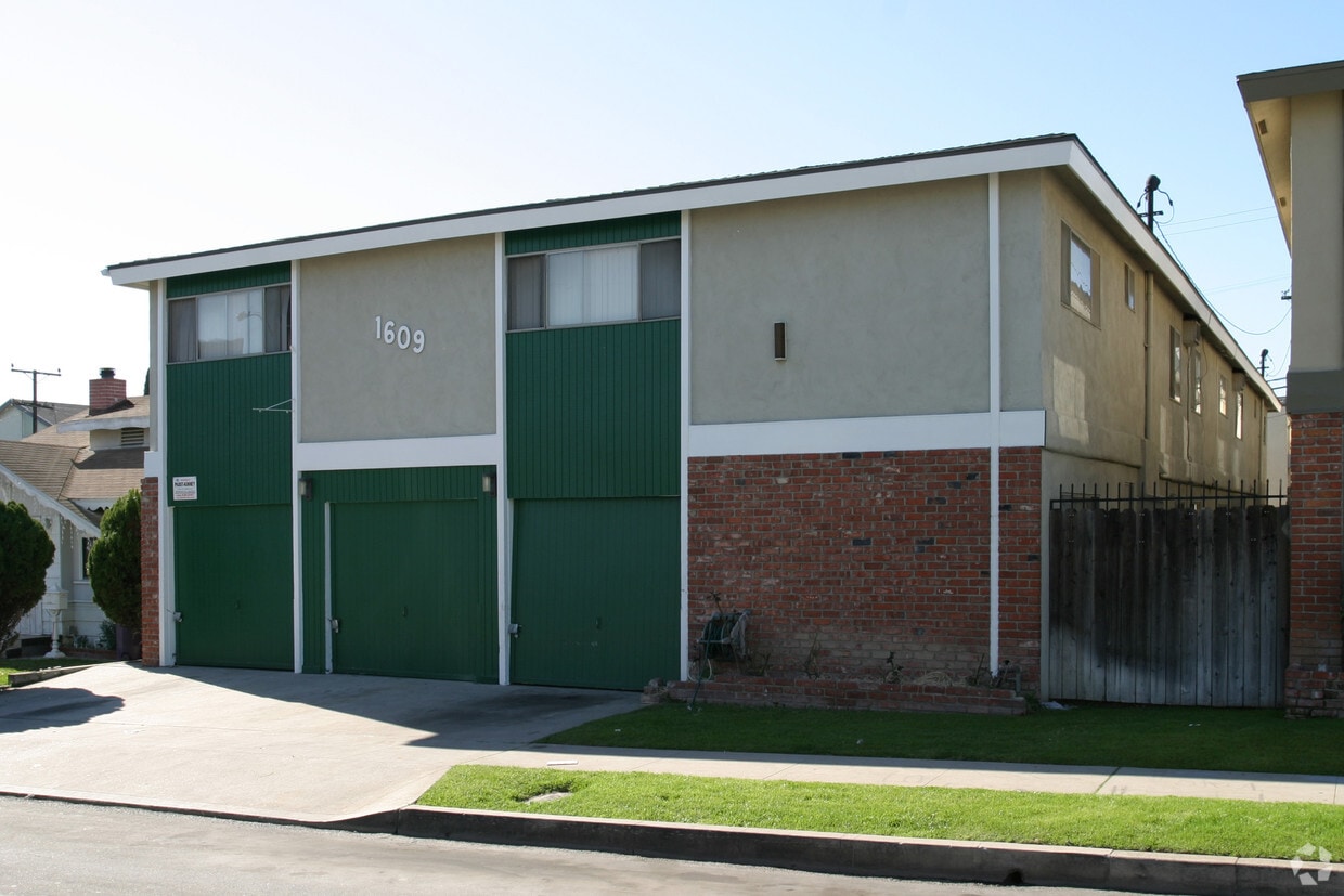Building Photo - 1609 Freeman Ave