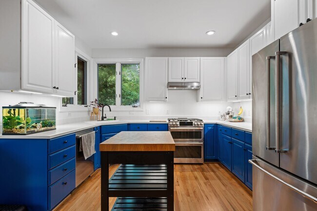 Foto del edificio - Beautiful Home in the Desirable Bel Arbor Community!