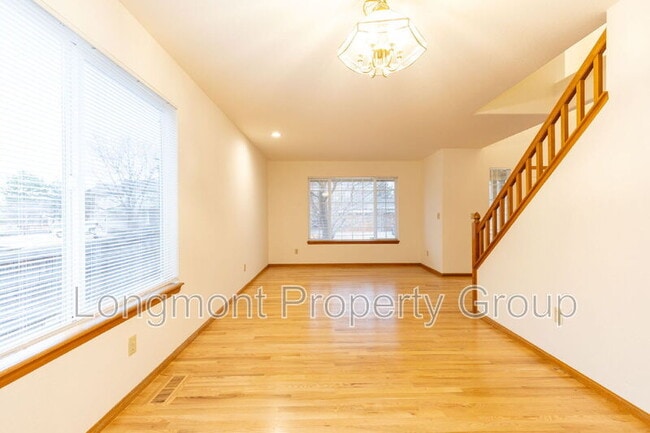 Building Photo - 709 Clarendon Dr