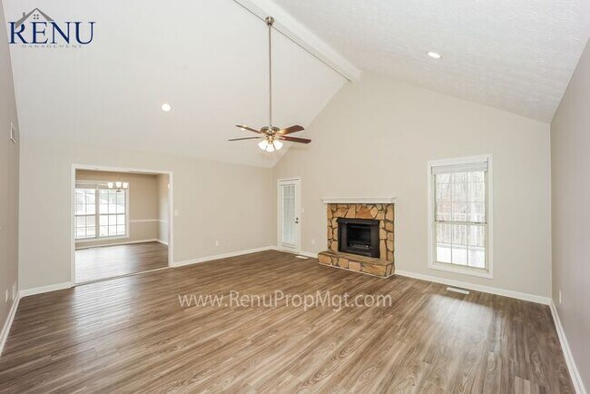 Building Photo - Now Available! 4 Bedroom 3 Bath!