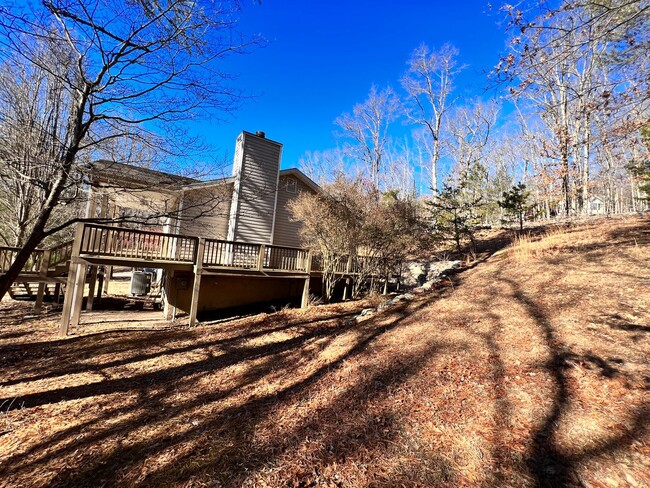 Building Photo - Blacksburg, 4 BR / 3 BA, Available April 1st