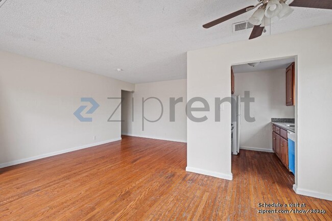 Foto del edificio - 2123 Peppertree Way
