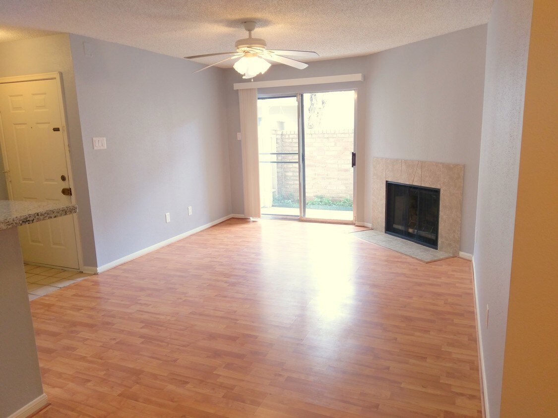 Sala de estar - 2120 El Paseo St